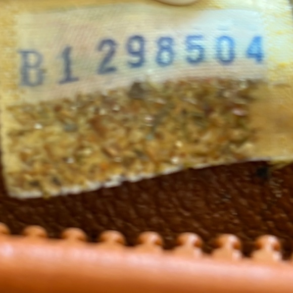 VINTAGE - Dooney & Bourke Large Leather Shoulder Bag - Picture 10 of 12